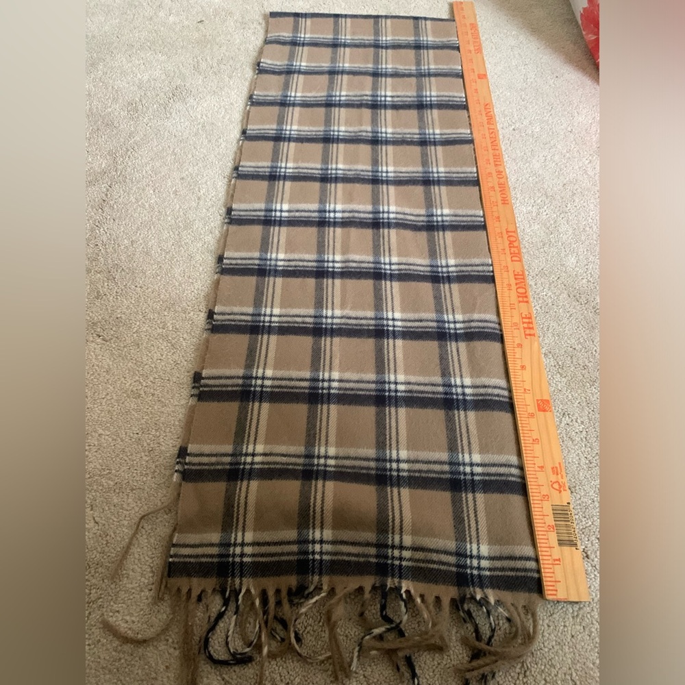 NWOT 100% cashmere scarf in a nice brown and gray color super soft